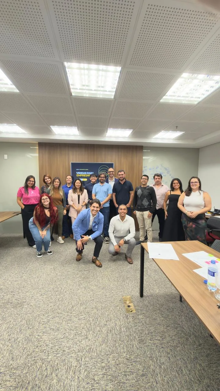 Time do cliente em encontro presencial de estruturação comercial